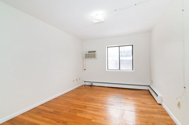 Building Photo - 72 Martensen St