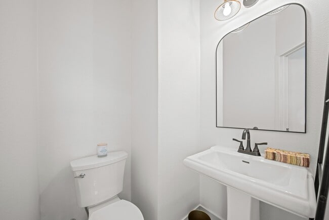 Building Photo - 45 N Lakeridge Cir