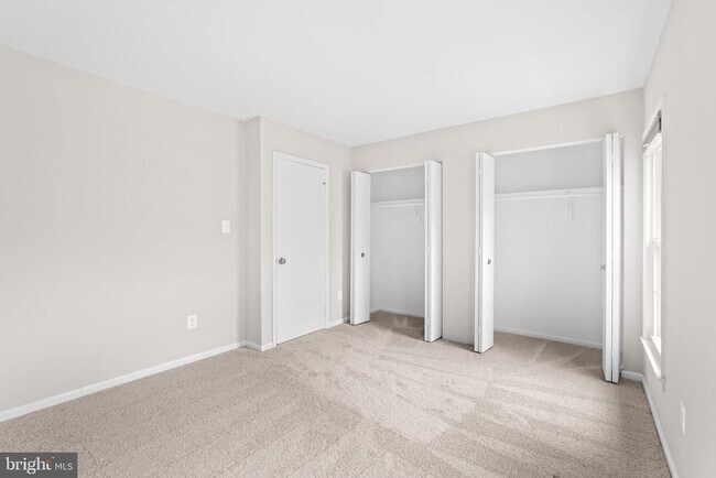 Building Photo - 8483 Laurel Oak Dr