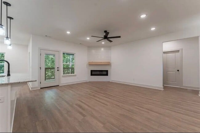 Building Photo - New 4 bedroom in Bella Vista.