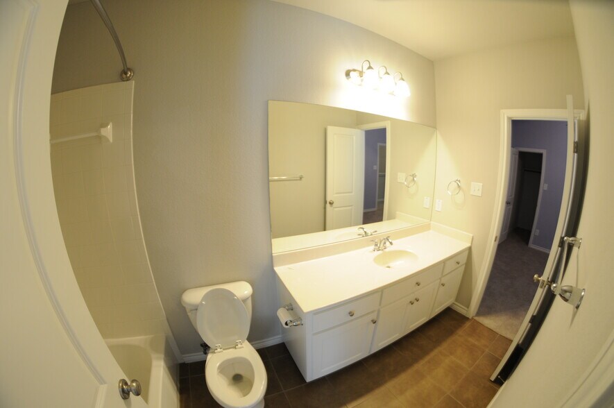 Shared bath - 3426 W 4th St