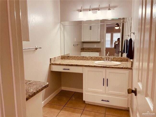 Building Photo - 21 Bluebird Ave