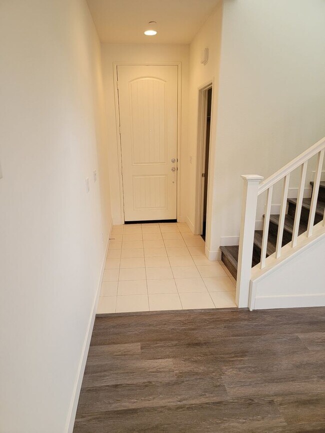 Building Photo - Georgous 4-bedroom, 3-bath detached condo ...