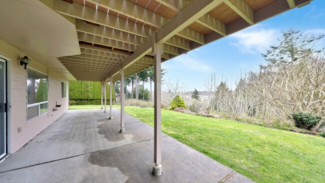 Building Photo - 3 Bed 2.5 Bath - View Home - Private Large Lot - Pet Friendly - NAS Whidbey