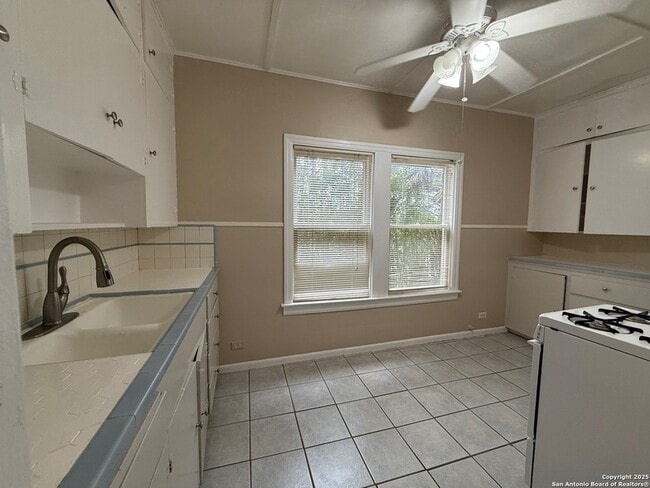 Building Photo - 110 Barilla Pl