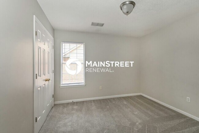Building Photo - 4 Bedroom Pet-Friendly Home in MEMPHIS, TN with Main Street Renewal