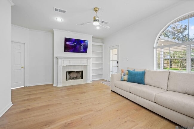 Building Photo - 18482 Lake Iris Ave