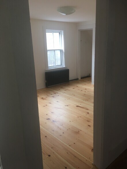 Main Bedroom - 468 Union St