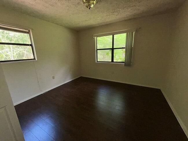 Building Photo - 58 Trisha Ln