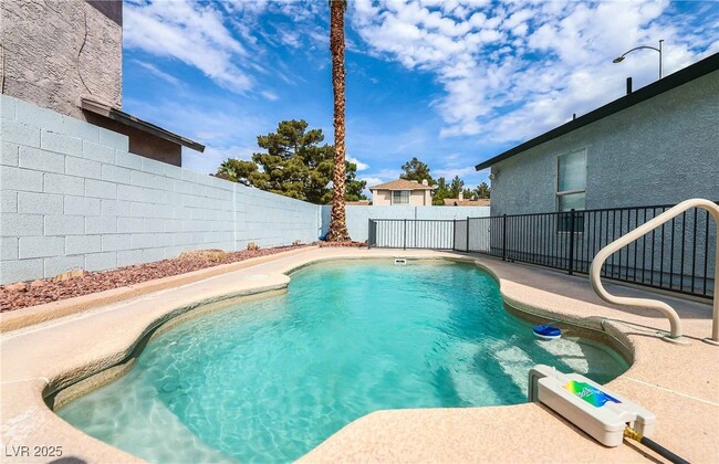 Building Photo - 1012 Greystone Dr