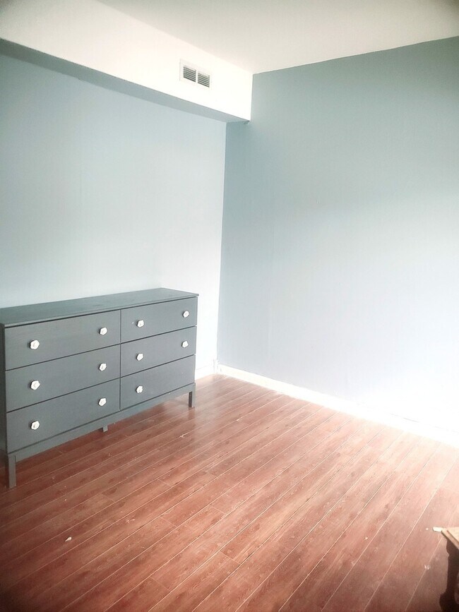 Building Photo - 630 Whitney Ave