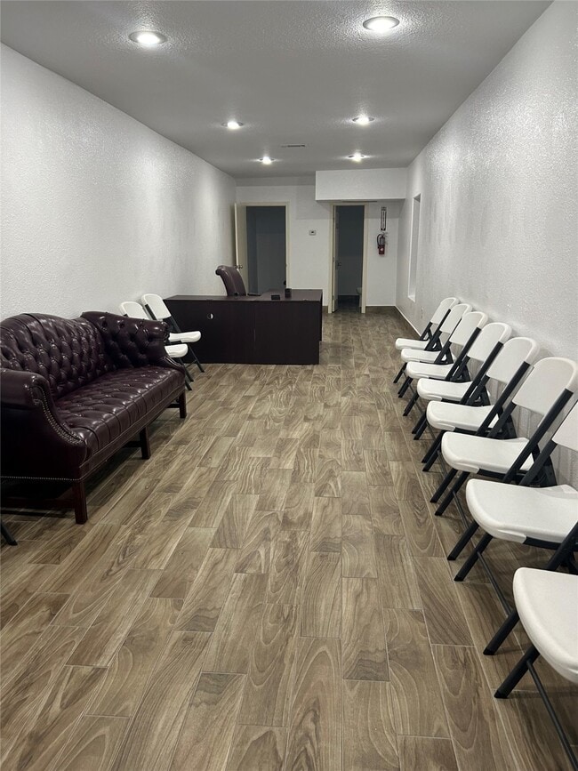 Building Photo - 7424 Lindencrest St