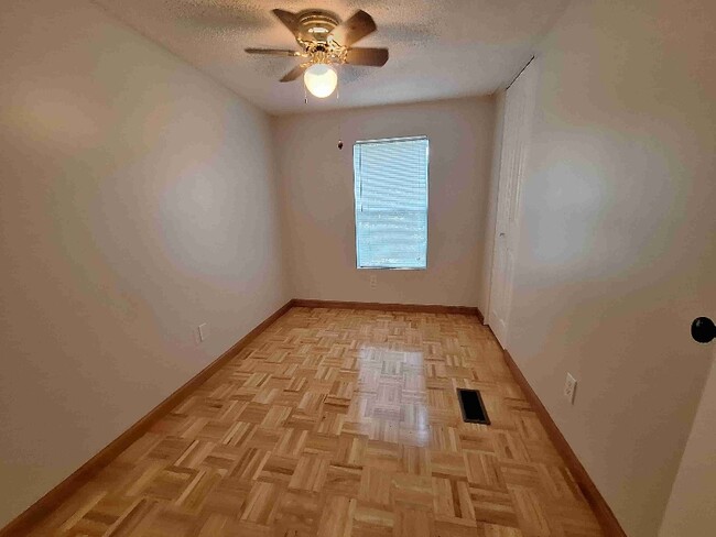 Building Photo - 42 Sunshine Dr