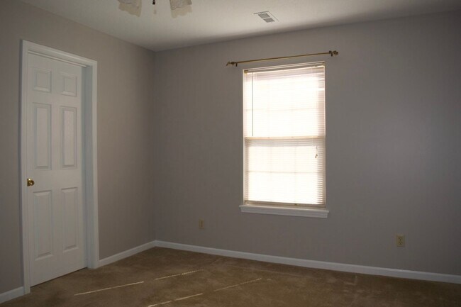 Building Photo - Great 3 Bed 2 Bath House In Ashland MO!