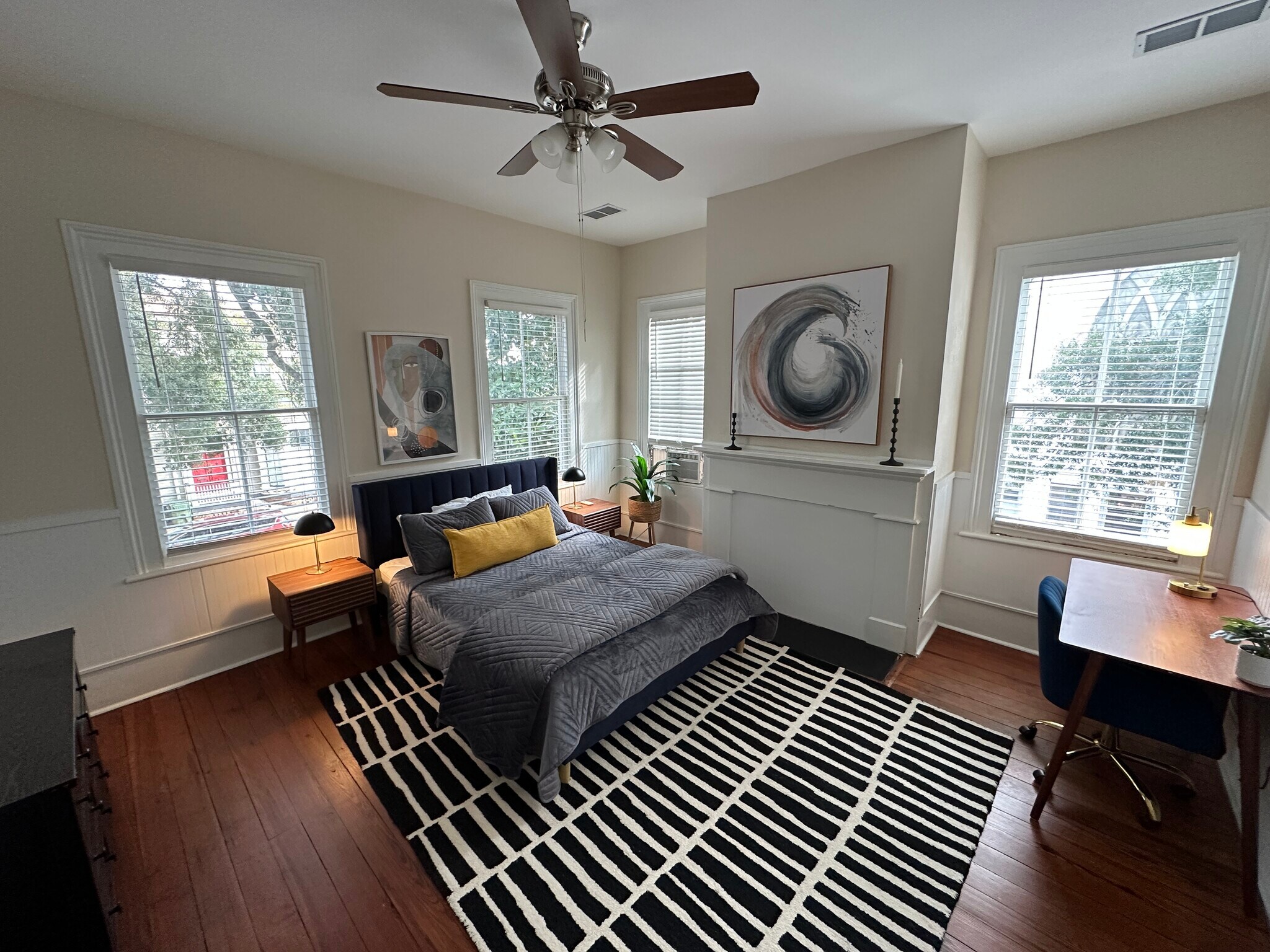 Building Photo - 303 W Park Ave