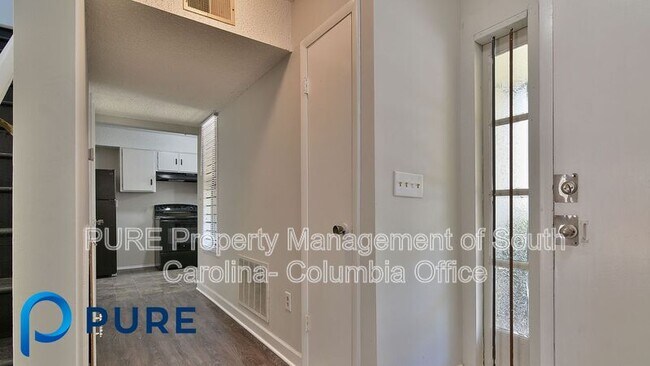 Building Photo - 521 Hickory Hill Dr