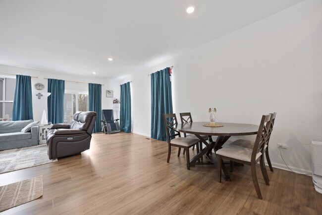 Building Photo - 620 Wolverine Dr