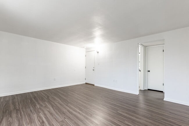 Building Photo - 601 E Warrington Ave