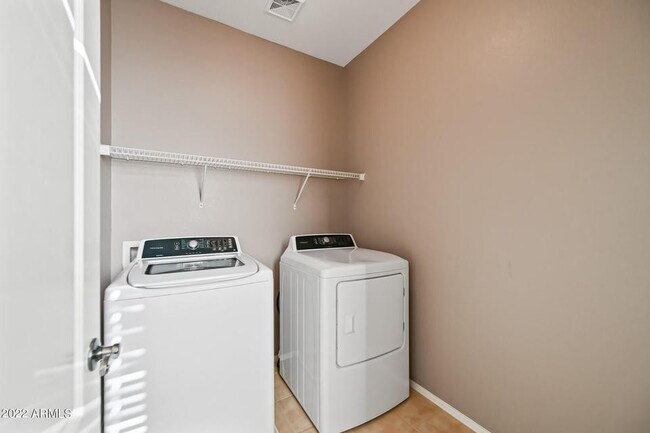 Building Photo - 3652 E Temecula Way