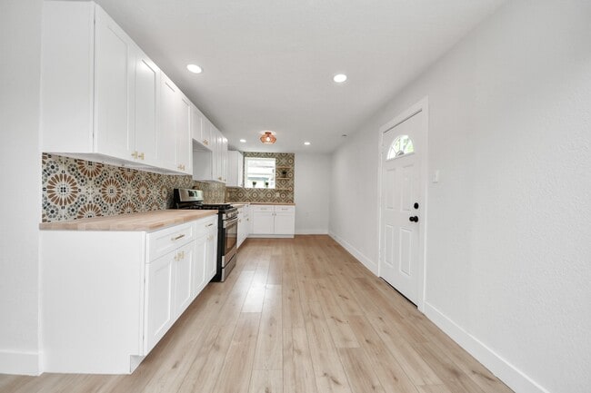 Building Photo - 501 Schilling Ave