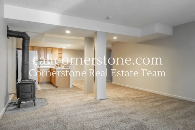 Building Photo - 4640 Kashmire Dr