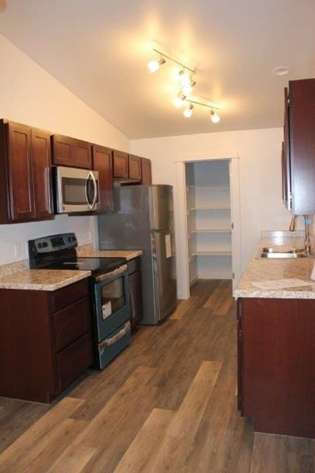 Building Photo - 710 N 12th St