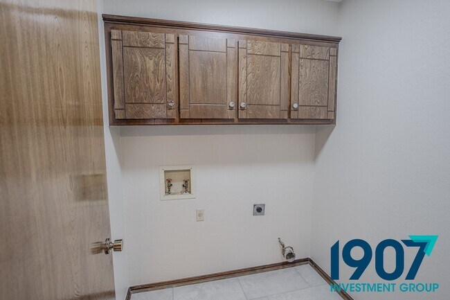 Building Photo - 1433 SW 93rd St