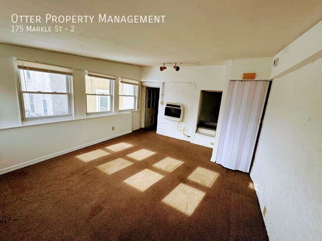 Building Photo - 3BR/2BA Spacious Manayunk Apt with Washer/...