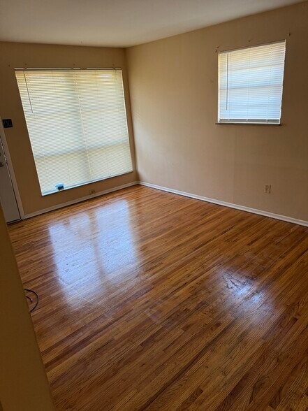 Building Photo - 9120 Tutwiler Ave