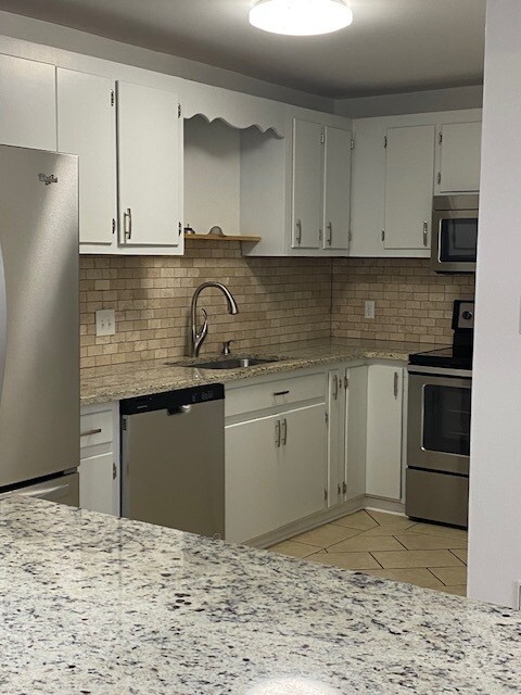 Building Photo - 1004 Woodland Vlg