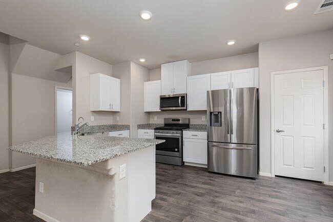 Building Photo - Newer three bedroom unit in gated communit...