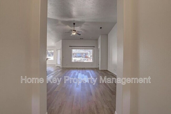 Building Photo - 259 S 300 W