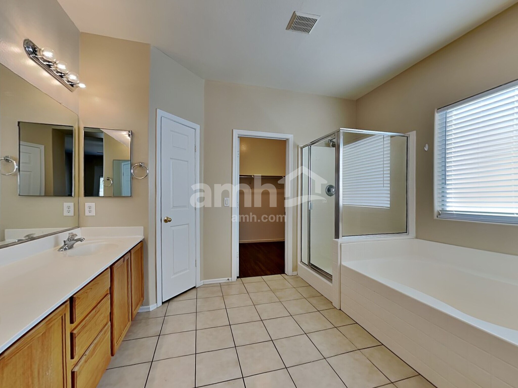 Building Photo - 5526 W Pecan Rd