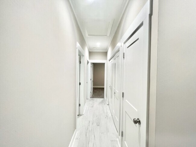 Building Photo - 9 Praiseworthy Dr