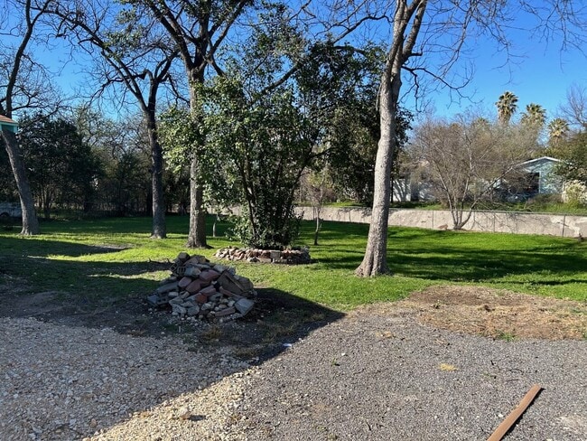 Building Photo - $500 OFF FIRST MONTH'S RENT IF MOVED IN BY...