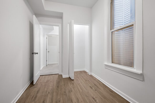 Building Photo - 2029 N Damen Ave