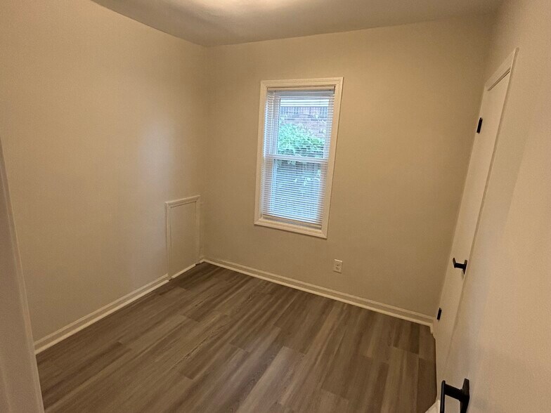 Bed 2 - 12161 Inkster Rd