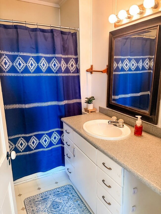 Building Photo - 117 E Main St