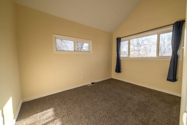 Building Photo - 3-bed, 2-bath home with large back yard