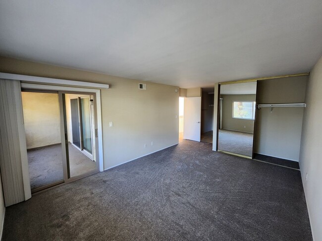 Building Photo - 4 BD/2.5 BA Two Story Townhouse in Timberlane HOA