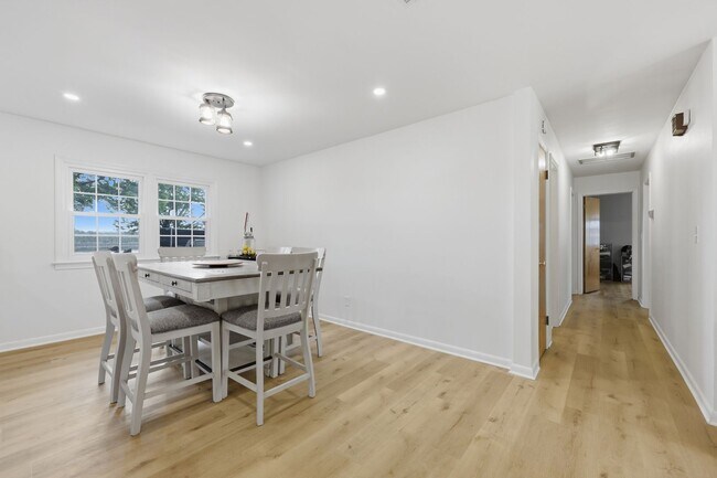 Building Photo - Stunning 4-Bedroom Waterfront Retreat with Modern Upgrades & Lake Living.