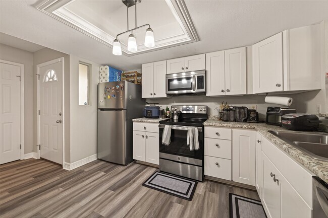 Building Photo - 14555 Wunderlich Dr