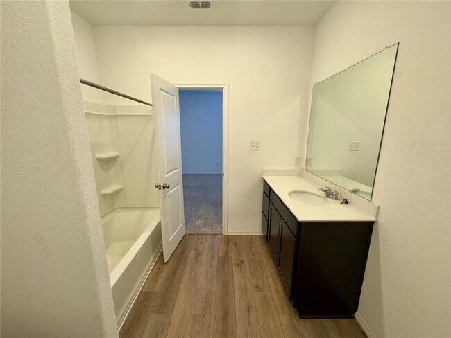 Building Photo - 511 Halfmoon Dr