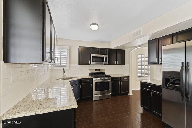Building Photo - 527 Longleaf Pl
