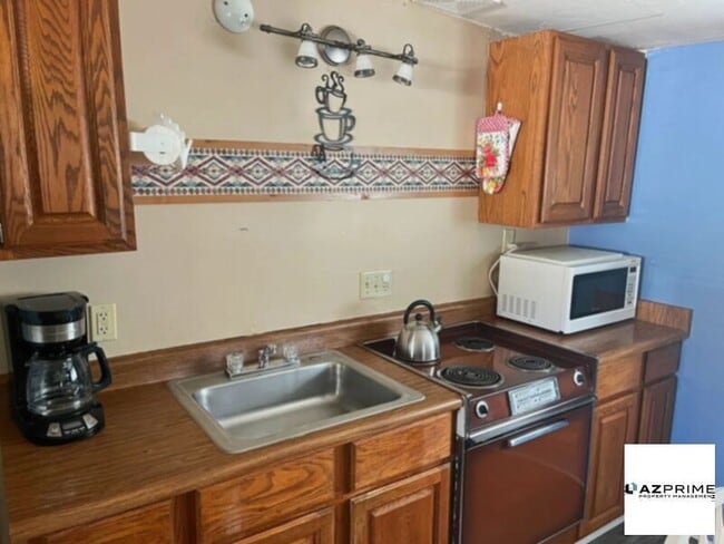 Building Photo - 376 Cedar St