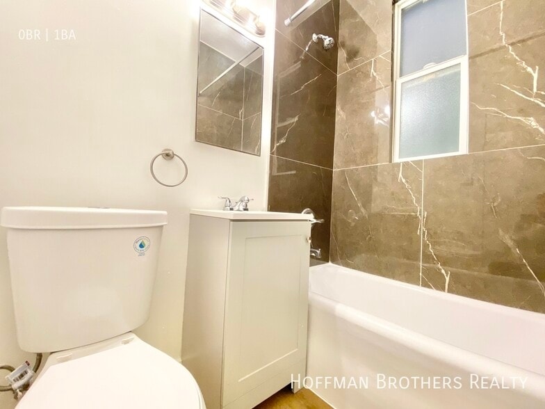 Building Photo - 960 S Oxford Ave