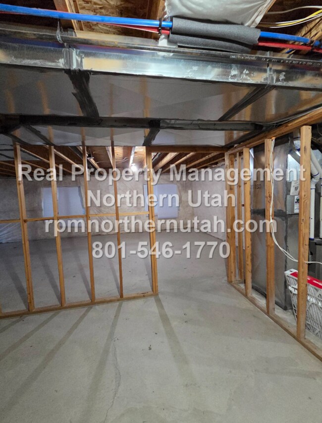 Building Photo - 3 Bedroom Clearfield Home Now Available!