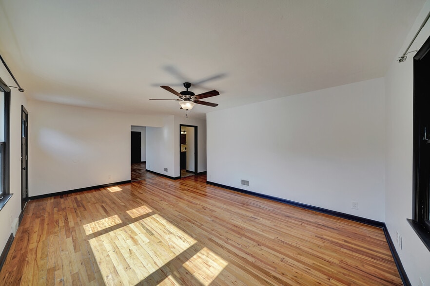 Building Photo - 4812 Hillside St