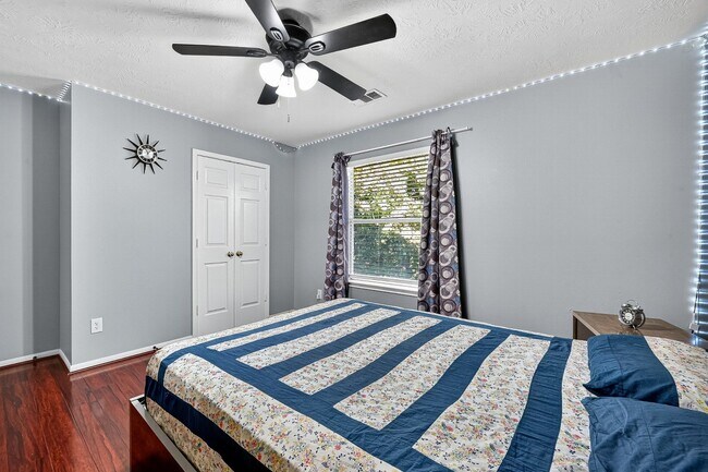 Building Photo - 2506 Parkhaven Dr