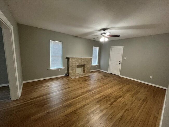 Building Photo - 401 W Saulnier St